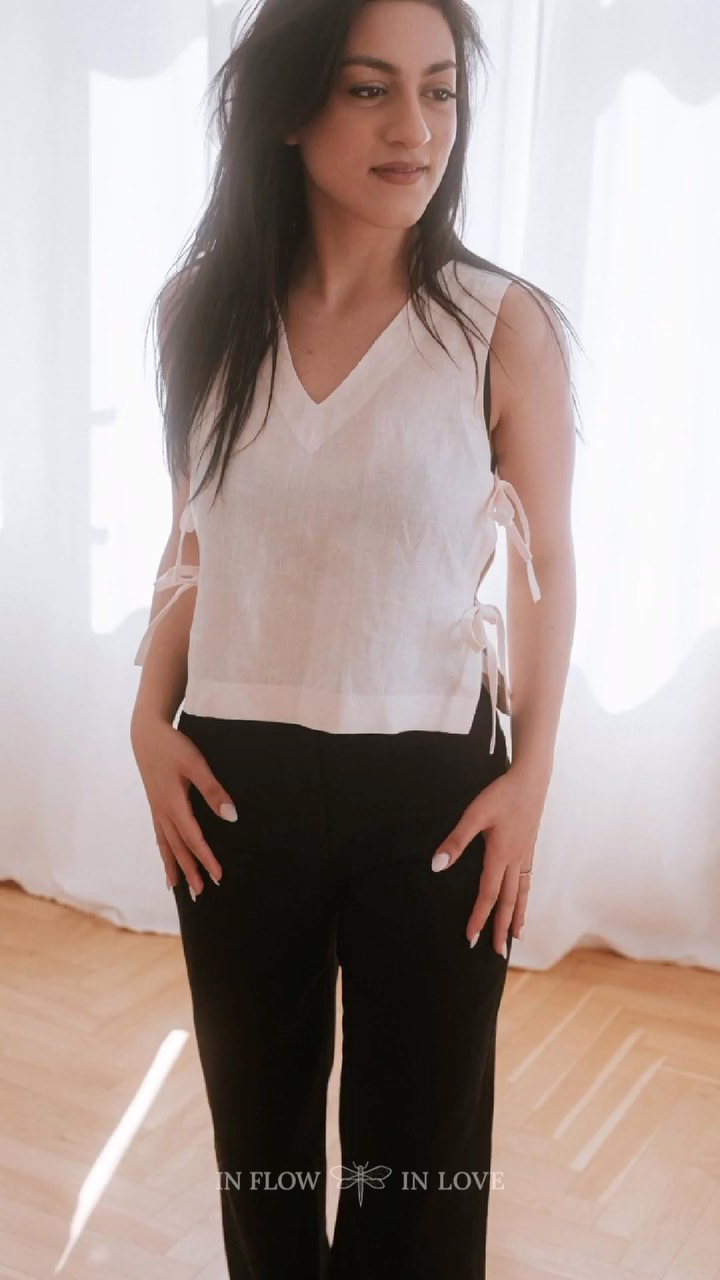 Představujeme Vám náš krásný a odvážný top, který je svým vzhledem opravdu unikátní.🥰 Krásný detail na bocích dodává celému jeho vzhledu jiskru a na teplé letní počasí hravě vyzraje!😍 Tak co? Jak se vám líbí?😊

#slowfashioncz #udrzitelnamoda #ekomoda #etickamoda #vedomamoda
#fashionrevolutioCZ #sustainablefashioncz #slowfashion #fashion #brno #sustainablefashion #sijemesami #handmade #sustainability #czechoslovakdesign #design #udrzitelnamoda #brno #fashionrevolution #pomalamoda #recycle #upcycling #gots #clothes #czechfashion #udrzitelnost #upcycle #fashionable #ecofashion